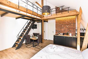 The Old Town Square & Parizska Apartments