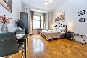 The Old Town Square & Parizska Apartments