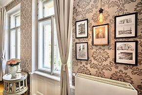 The Old Town Square & Parizska Apartments