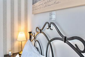 The Old Town Square & Parizska Apartments