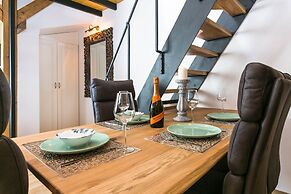 The Old Town Square & Parizska Apartments