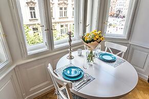 The Old Town Square & Parizska Apartments