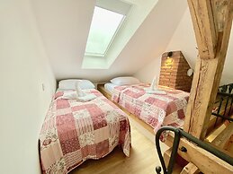 The Old Town Square & Parizska Apartments