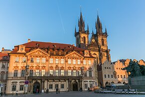 The Old Town Square & Parizska Apartments