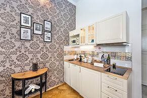 The Old Town Square & Parizska Apartments