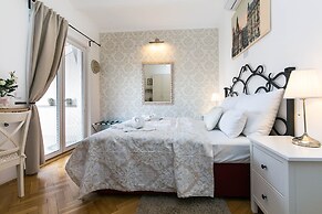 The Old Town Square & Parizska Apartments