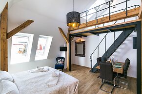 The Old Town Square & Parizska Apartments