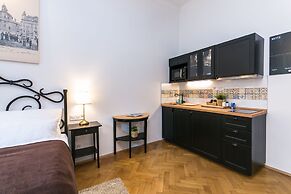 The Old Town Square & Parizska Apartments