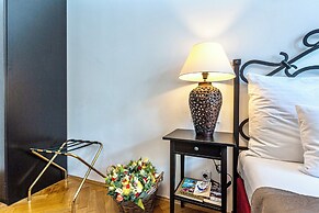 The Old Town Square & Parizska Apartments