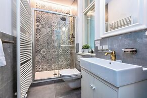 The Old Town Square & Parizska Apartments