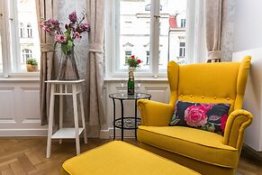 The Old Town Square & Parizska Apartments