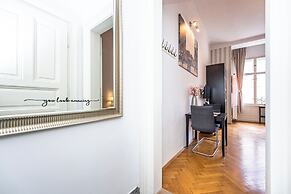 The Old Town Square & Parizska Apartments