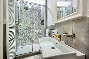 The Old Town Square & Parizska Apartments