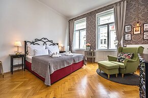 The Old Town Square & Parizska Apartments