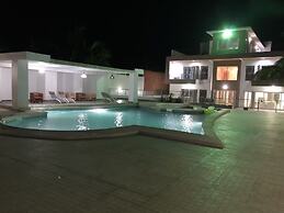 Villa Somone Pied Dans L'eau