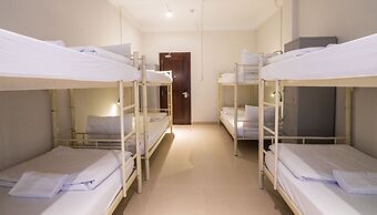 Backhome Hotel - Hostel