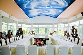 Forever Green Resort