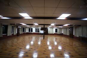 Kamay The Grand Alova