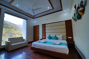 Kamay The Grand Alova