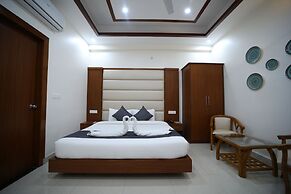 Kamay The Grand Alova