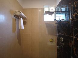 Kamay The Grand Alova