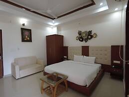 Kamay The Grand Alova