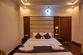 Kamay The Grand Alova