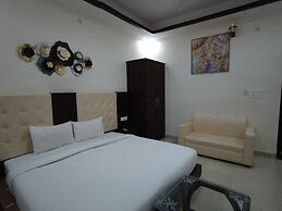 Kamay The Grand Alova