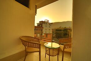 Kamay The Grand Alova