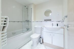 Roomspace Apartments-Courtyard Guildford