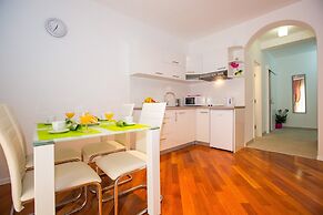 City Apartments Lani 3