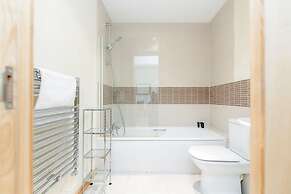 Roomspace Apartments -Westnye House