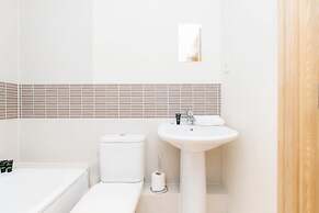 Roomspace Apartments -Westnye House