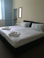 George and Abbotsford Hotel