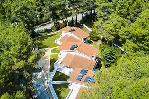 Ekatis House II by Halkidiki Villas