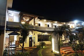 Saung Balibu Hotel