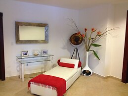 Savana at Porto Cupecoy Marina