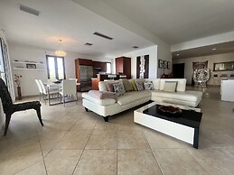 Savana at Porto Cupecoy Marina