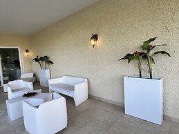 Savana at Porto Cupecoy Marina