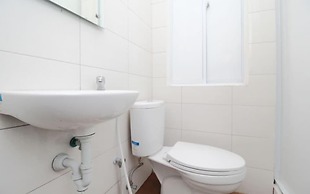 Kamar Keluarga Tanah Abang