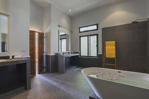 Luxury Beach Front Noble House Villa