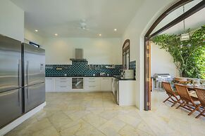 Luxury Beach Front Noble House Villa