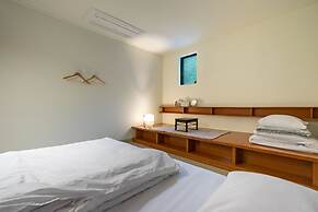 Mireuk Mireuk Hostel