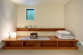 Mireuk Mireuk Hostel