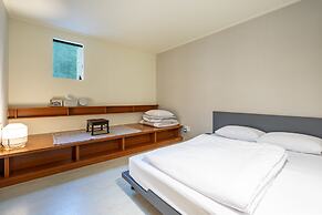 Mireuk Mireuk Hostel