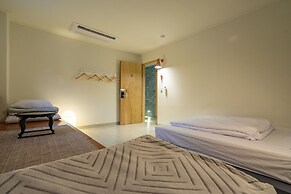 Mireuk Mireuk Hostel