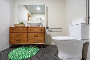 Mireuk Mireuk Hostel