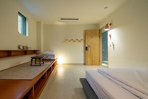 Mireuk Mireuk Hostel