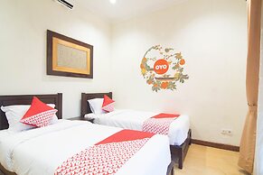 OYO 261 Sasono Putro Guest House