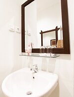 OYO 261 Sasono Putro Guest House